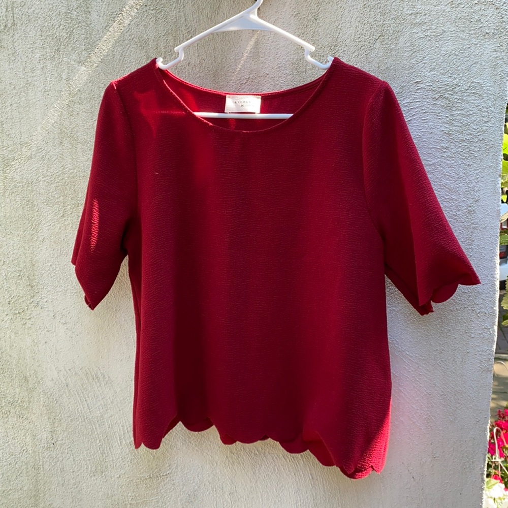 Maroon Top Sz M Everly Scalloped Short Sleeve